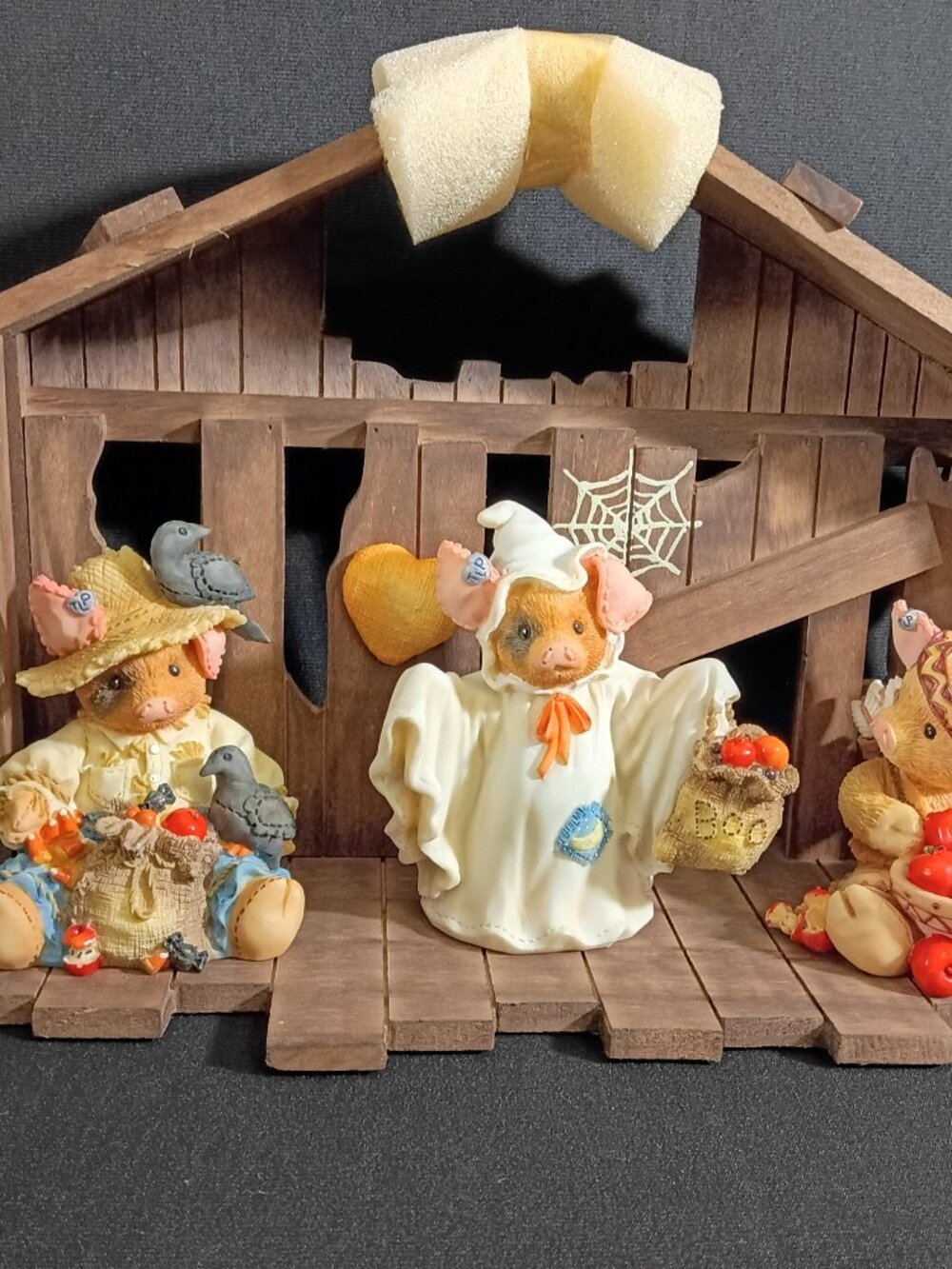 Vintage Enesco This Little Piggy Halloween Barn Display + 3 Figurines Boxes 1995